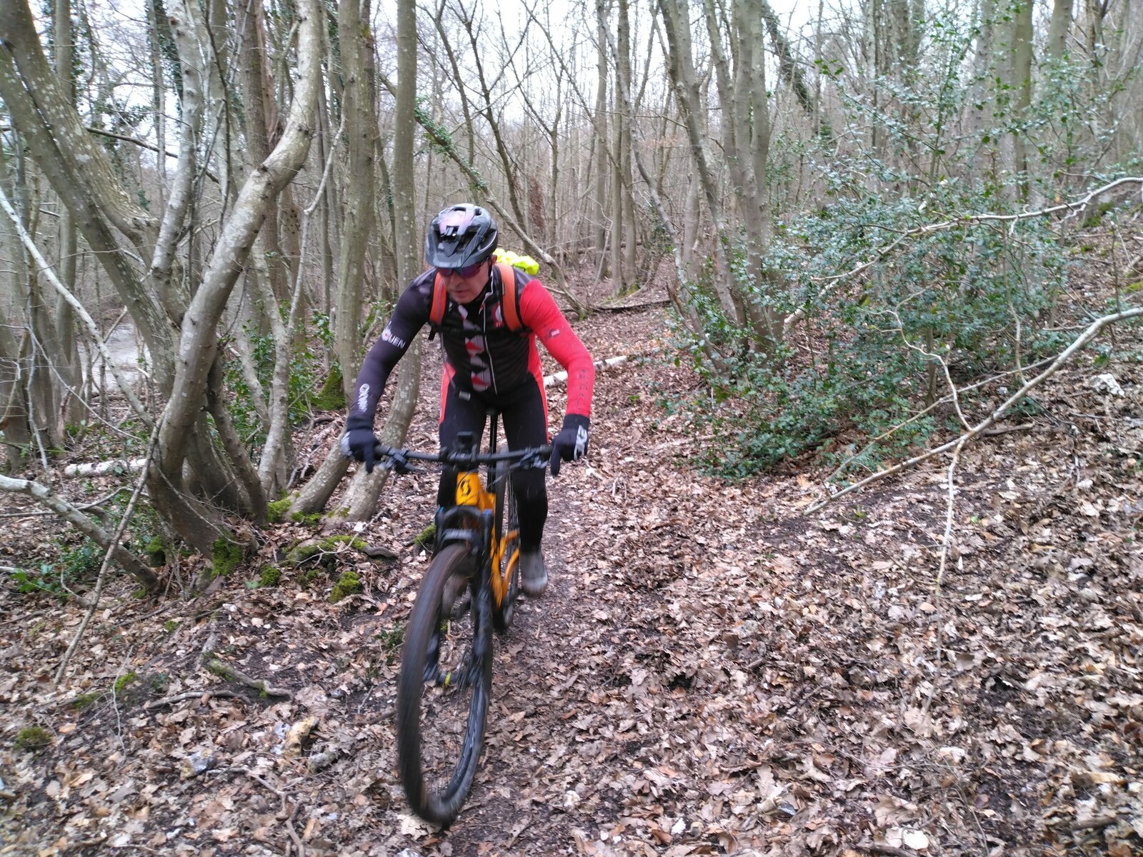 Ca colle...à la roue...